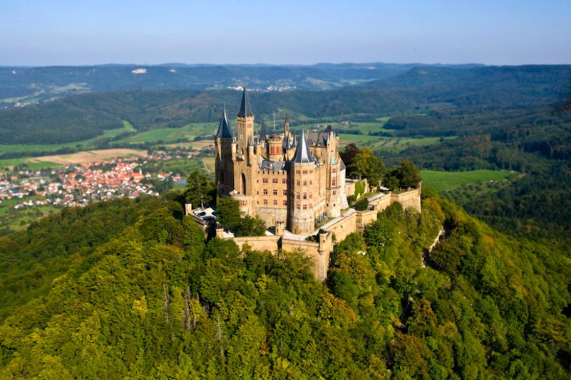 Замок Гогенцоллерн. Швабия. Альпы. Германия