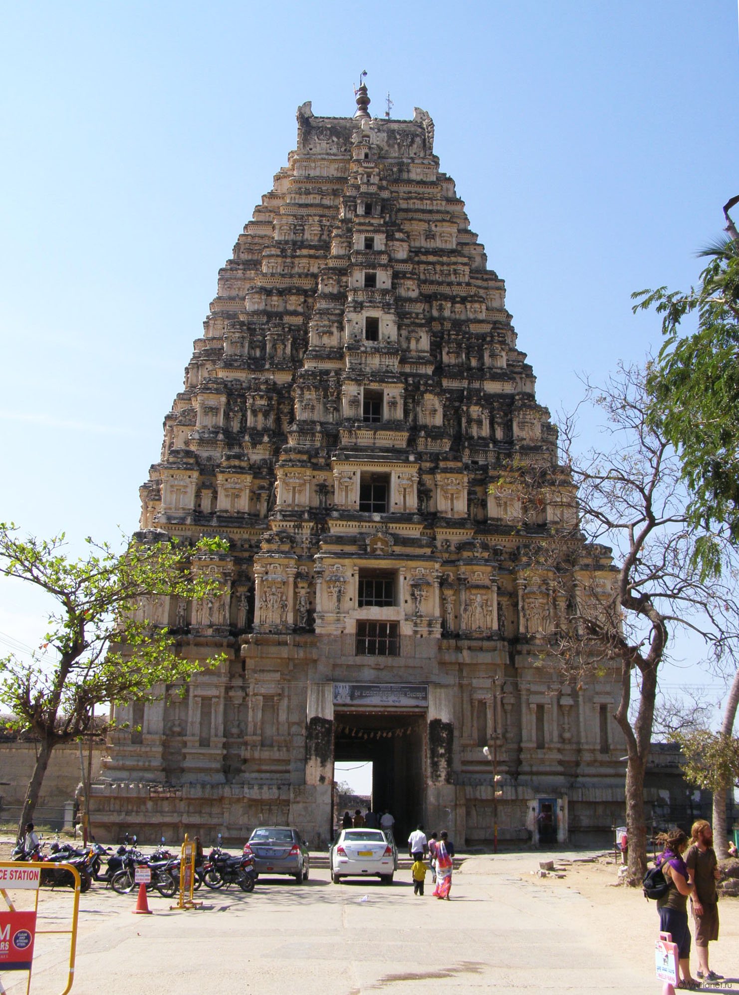Храм Вирупакша