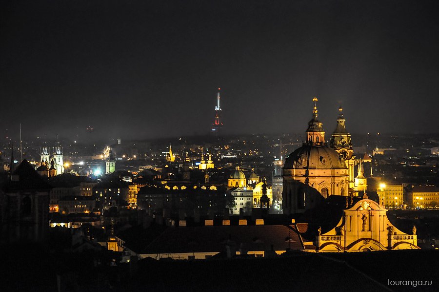 Прага ночью. Вид на Малу страну.